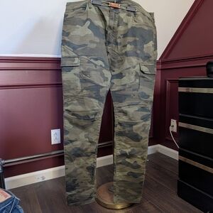 True Religion Camouflage Cargo Pants Moto Jeans Horseshoe Logo